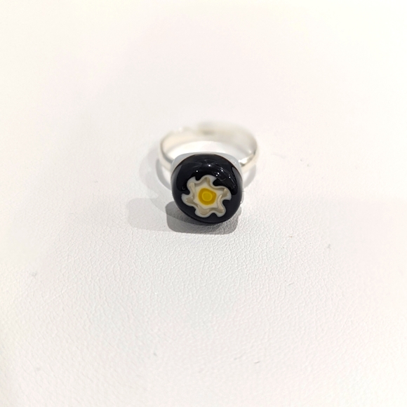 Artisan Handmade small black flower ring adjustable - Picture 2 of 2
